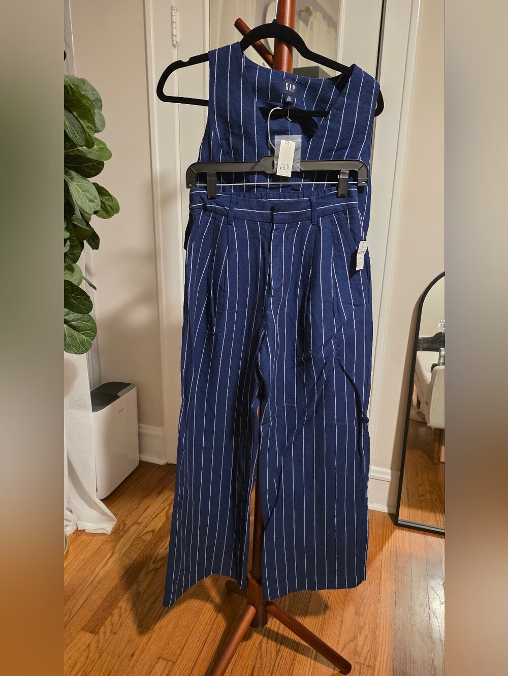 Gap Vest And Bottoms Set